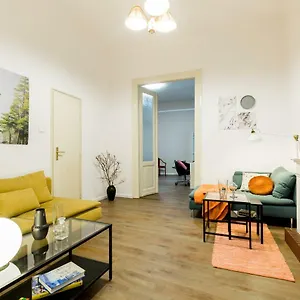 unique-riverside-apartment.inbudapesthotels.com/
